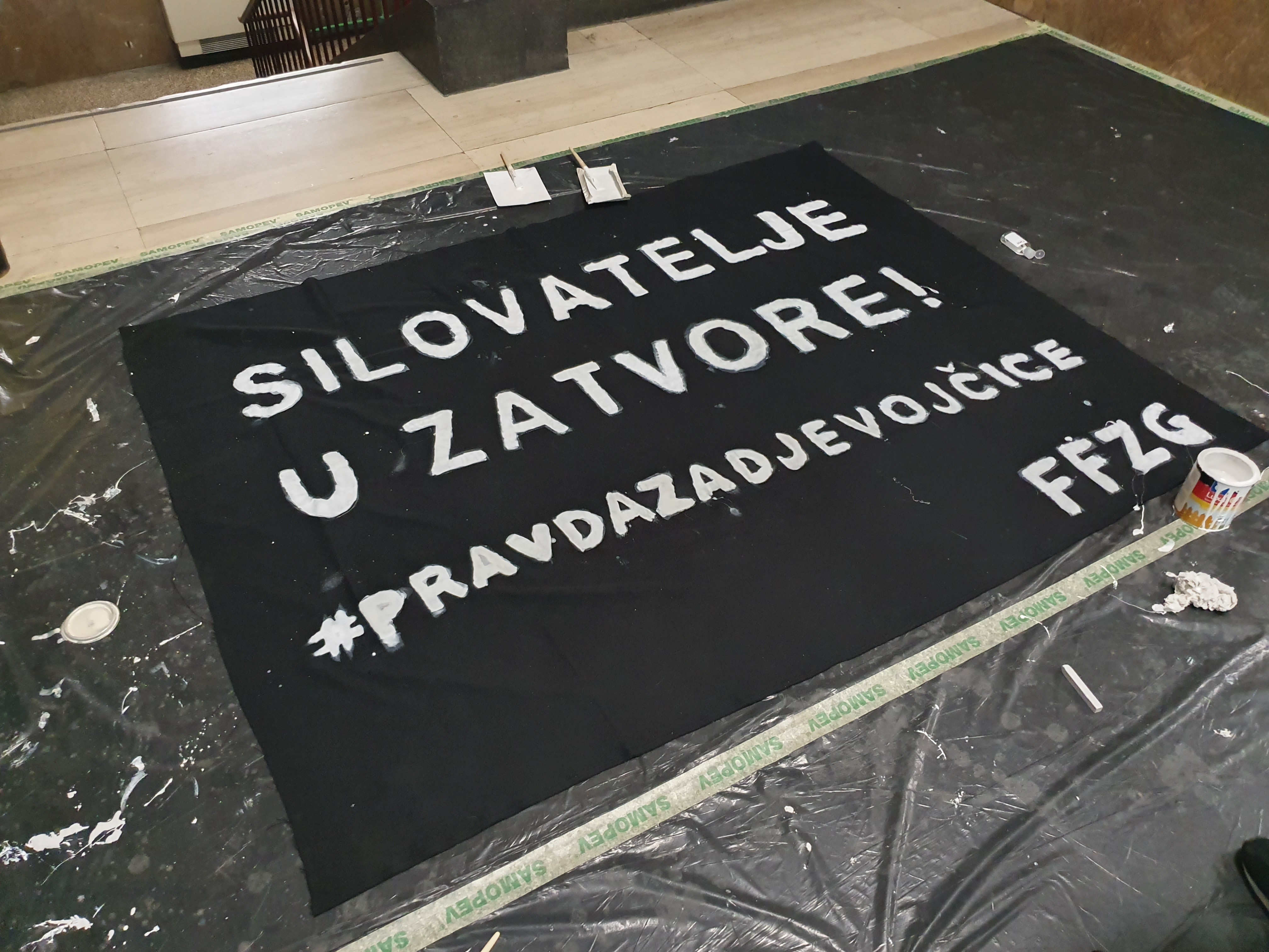 Transparent #pravdazadjevojčice sa zagrebačkog Filozofskog fakulteta 